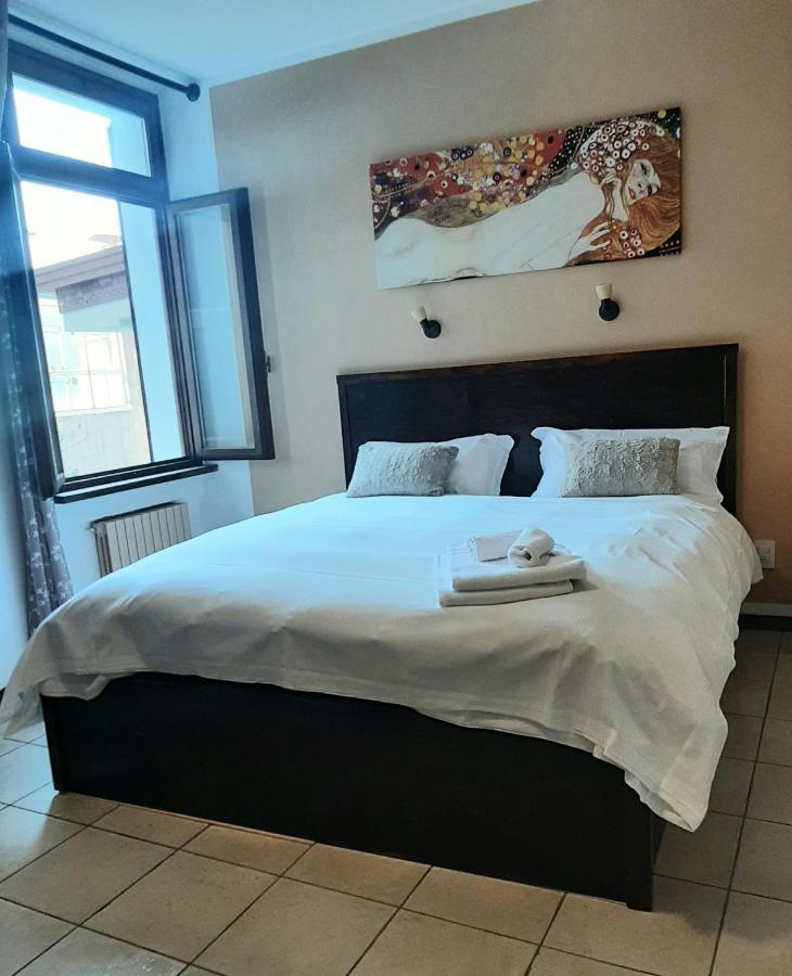 Camere Porto Vecchio Con Parcheggio A Pochi Passi Dal Castello Мальчезине Экстерьер фото