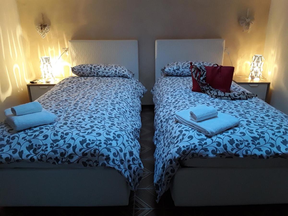 Camere Porto Vecchio Con Parcheggio A Pochi Passi Dal Castello Мальчезине Экстерьер фото