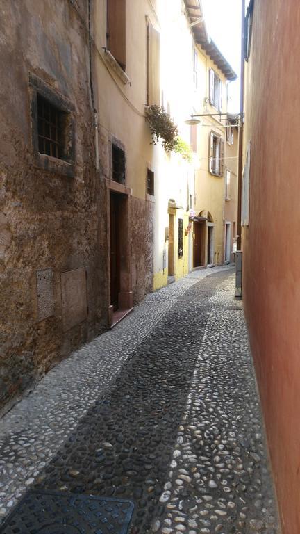 Camere Porto Vecchio Con Parcheggio A Pochi Passi Dal Castello Мальчезине Экстерьер фото